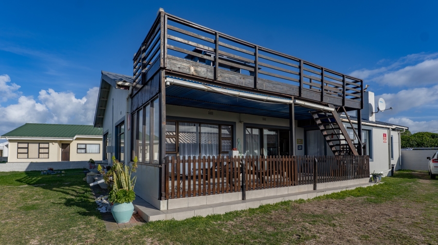 4 Bedroom Property for Sale in Struisbaai Western Cape